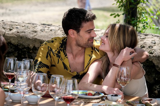 The White Lotus - That's Amore - Photos - Theo James, Meghann Fahy