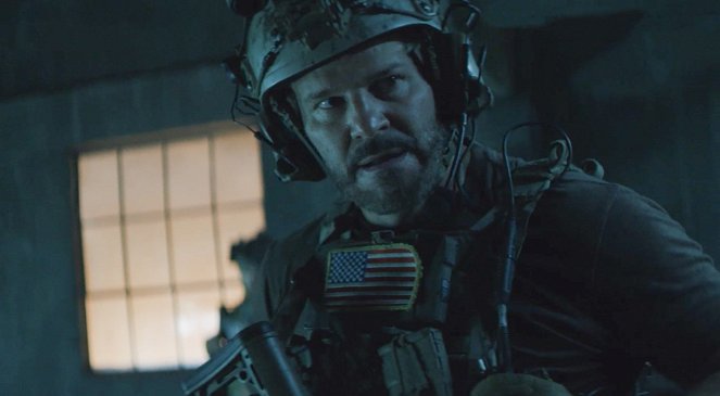 SEAL Team - Season 5 - Mann unter Feuer - Filmfotos