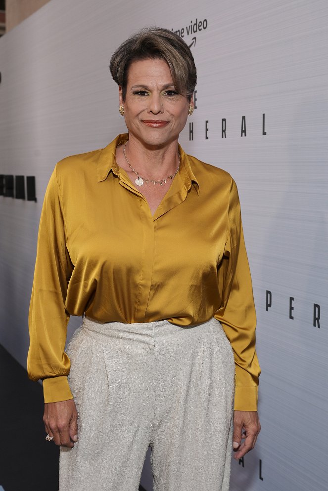 A periféria - Season 1 - Rendezvények - The Peripheral red carpet premiere and screening at The Theatre at Ace Hotel on October 11, 2022 in Los Angeles, California - Alexandra Billings