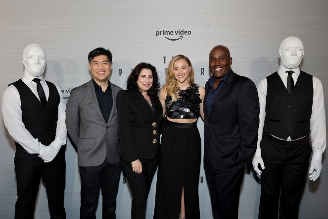 A periféria - Season 1 - Rendezvények - The Peripheral red carpet premiere and screening at The Theatre at Ace Hotel on October 11, 2022 in Los Angeles, California - Albert Cheng, Sue Kroll, Chloë Grace Moretz, Vernon Sanders