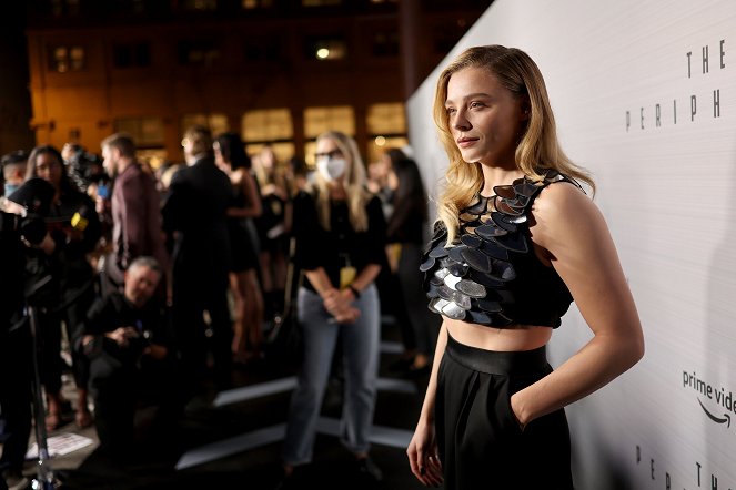 A periféria - Season 1 - Rendezvények - The Peripheral red carpet premiere and screening at The Theatre at Ace Hotel on October 11, 2022 in Los Angeles, California - Chloë Grace Moretz