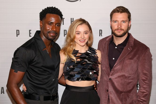 The Peripheral - Season 1 - Tapahtumista - The Peripheral red carpet premiere and screening at The Theatre at Ace Hotel on October 11, 2022 in Los Angeles, California - Gary Carr, Chloë Grace Moretz, Jack Reynor