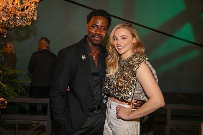 Peryferal - Season 1 - Z imprez - The Peripheral red carpet premiere and screening at The Theatre at Ace Hotel on October 11, 2022 in Los Angeles, California - Gary Carr, Chloë Grace Moretz