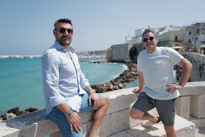 Manu a Matěj na cestě do Apulie - Nejkrásnější pláže a továrna na čokoládu – Směr nejvýchodnější bod Itálie - Filmfotók