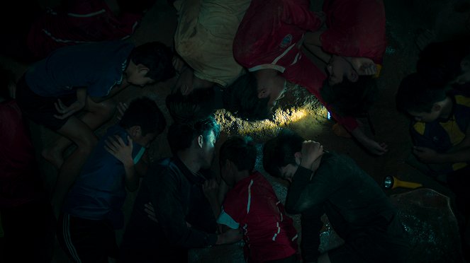 13 uvězněných: Jak jsme se dostali z thajské jeskyně - Z filmu