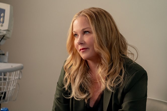 Dead to Me - Season 3 - Look at What We Have Here - Photos - Christina Applegate