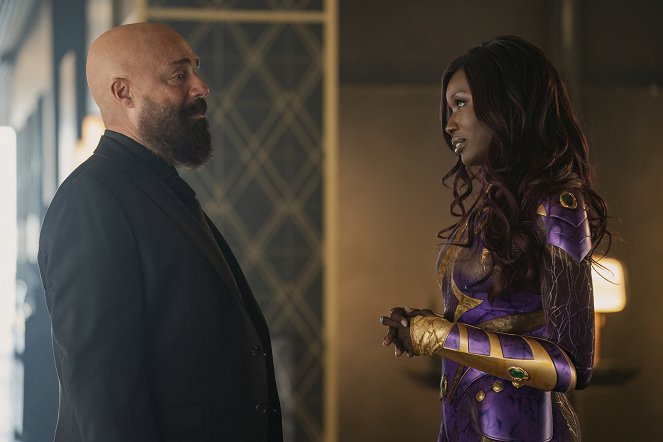 Titans - Season 4 - Lex Luthor - Photos - Titus Welliver, Anna Diop
