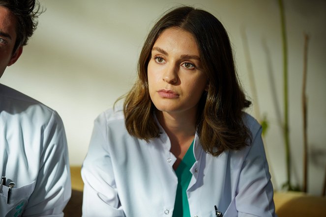 The Town Doctor - Season 2 - Episode 10 - Photos