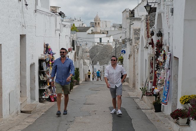 Manu a Matěj na cestě do Apulie - Architektura, kterou jinde neuvidíte – Leččské baroko, bílé město a trullí domky - Filmfotók