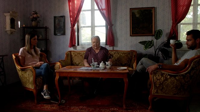 Keresztanyu - Összefogás - De la película - Evelin Dobos, Piroska Molnár, Gábor Kékesi