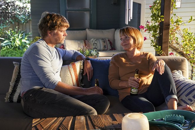 NCIS: Los Angeles - Flesh & Blood - Van film - Eric Christian Olsen, Pamela Reed