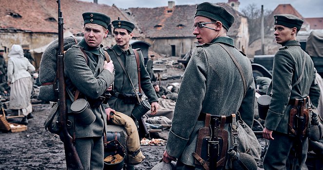 All Quiet on the Western Front - Photos - Moritz Klaus, Aaron Hilmer, Adrian Grünewald, Felix Kammerer