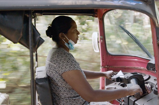 Im Tuktuk zur Freiheit - Sri Lankas Frauen machen mobil - Filmfotók