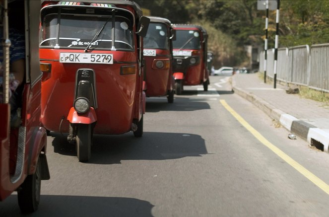 Im Tuktuk zur Freiheit - Sri Lankas Frauen machen mobil - Film