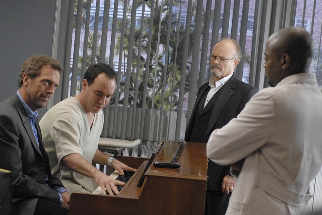 Dr. House - Polovica mozgu - Z filmu - Hugh Laurie, Dave Matthews, Kurtwood Smith