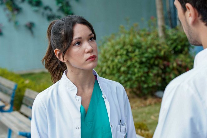 The Town Doctor - Season 2 - Episode 11 - Photos - Hazal Subaşı