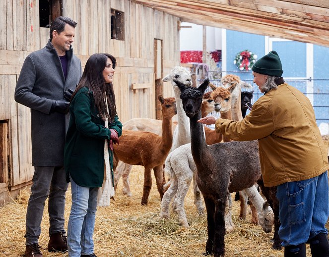 We Wish You a Married Christmas - Photos - Kristoffer Polaha, Marisol Nichols