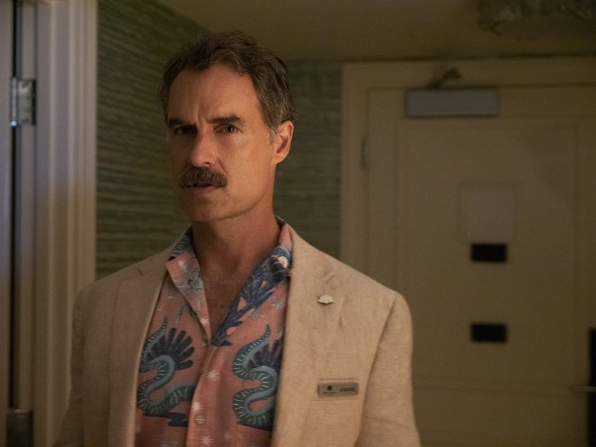 The White Lotus - Departures - Photos - Murray Bartlett