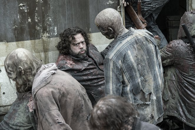 The Walking Dead - Family - Van film - Dan Fogler