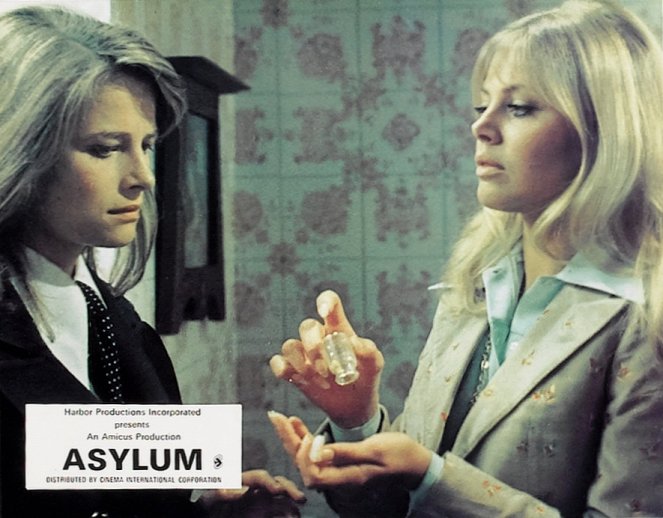 Irrgarten des Schreckens - Lobbykarten - Charlotte Rampling, Britt Ekland