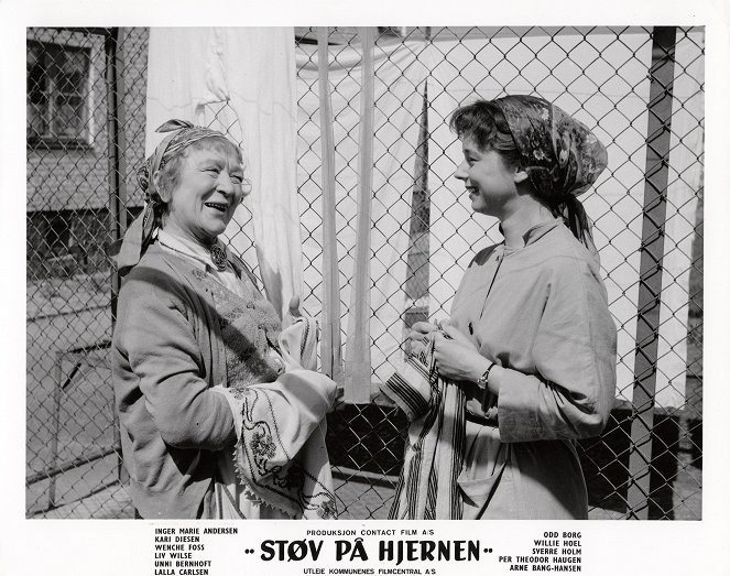 Støv på hjernen - Fotosky - Lalla Carlsen, Unni Bernhoft