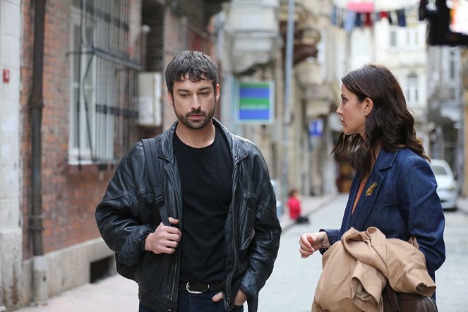 Yürek Çıkmazı - Episode 3 - Kuvat elokuvasta - Alp Navruz, İrem Helvacıoğlu