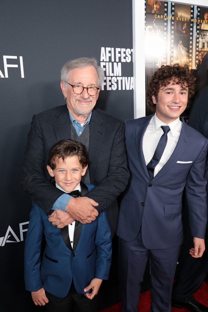 The Fabelmans - Events - Special screening of THE FABELMANS at the AFI Fest at the TCL Chinese Theatre on November 06, 2022 in Hollywood, CA, USA - Mateo Zoryon Francis-DeFord, Steven Spielberg, Gabriel LaBelle