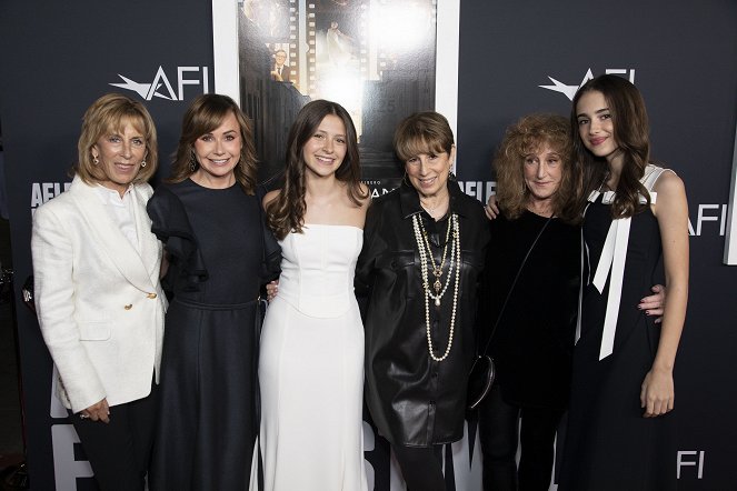 Fabelmanovci - Z akcií - Special screening of THE FABELMANS at the AFI Fest at the TCL Chinese Theatre on November 06, 2022 in Hollywood, CA, USA - Anne Spielberg, Julia Butters