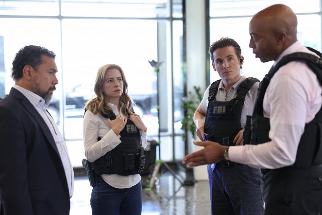 The Rookie: Feds - Standoff - Photos