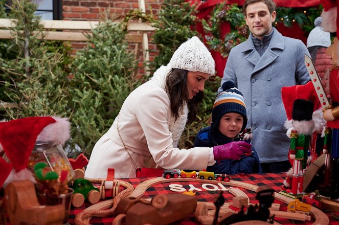 Falling in Love at Christmas - De la película