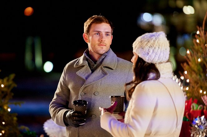 Falling in Love at Christmas - Do filme