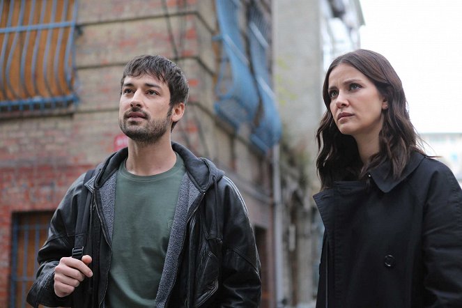 Yürek Çıkmazı - Episode 4 - Photos - Alp Navruz, İrem Helvacıoğlu