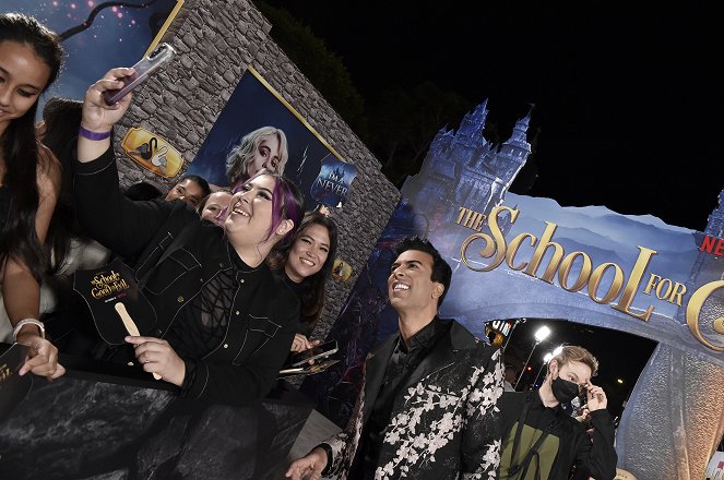 A Escola do Bem e do Mal - De eventos - World Premiere Of Netflix's The School For Good And Evil at Regency Village Theatre on October 18, 2022 in Los Angeles, California - Soman Chainani