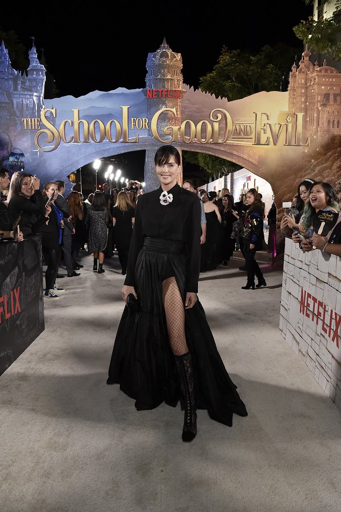 The School for Good and Evil - Eventos - World Premiere Of Netflix's The School For Good And Evil at Regency Village Theatre on October 18, 2022 in Los Angeles, California - Charlize Theron