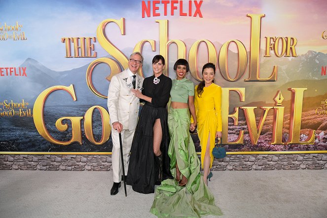 Škola dobra a zla - Z akcí - World Premiere Of Netflix's The School For Good And Evil at Regency Village Theatre on October 18, 2022 in Los Angeles, California - Paul Feig, Charlize Theron, Kerry Washington, Michelle Yeoh