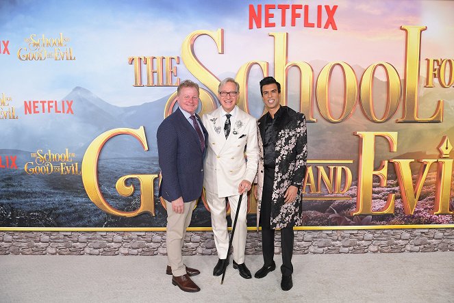 Škola dobra a zla - Z akcí - World Premiere Of Netflix's The School For Good And Evil at Regency Village Theatre on October 18, 2022 in Los Angeles, California - David Magee, Paul Feig, Soman Chainani