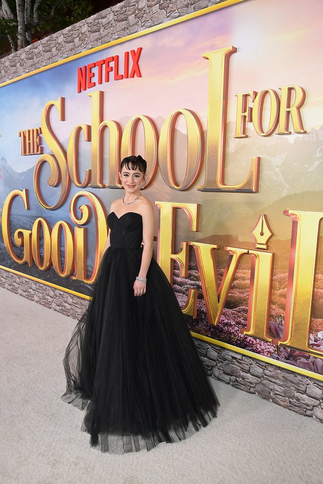 The School for Good and Evil - Eventos - World Premiere Of Netflix's The School For Good And Evil at Regency Village Theatre on October 18, 2022 in Los Angeles, California - Sophia Anne Caruso