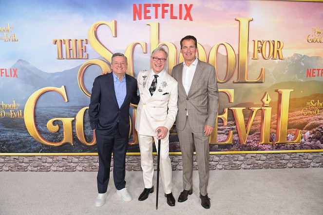 Škola dobra a zla - Z akcí - World Premiere Of Netflix's The School For Good And Evil at Regency Village Theatre on October 18, 2022 in Los Angeles, California - Ted Sarandos, Paul Feig, Scott Stuber