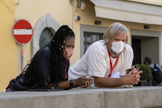 Uusi alku - Ensimaku - Kuvat kuvauksista - Nzingha Stewart, Tobias Datum