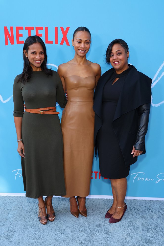 Od nuly - Z akcí - Netflix's From Scratch Special Screening at Netflix Tudum Theater on October 17, 2022 in Los Angeles, California - Zoe Saldana