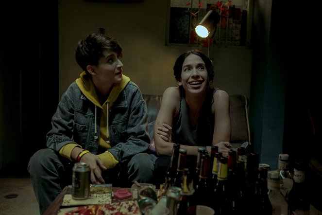 Echo 3 - Tora Bora in the City - Do filme - Sofia Buenaventura, Maria del Rosario