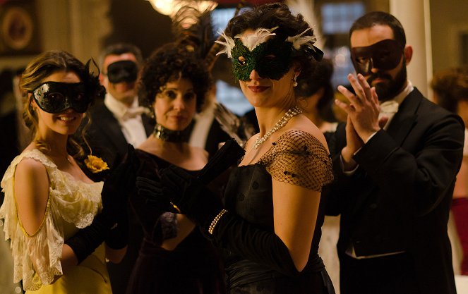 Grand Hotel - Série 3 - Baile de máscaras - Z filmu