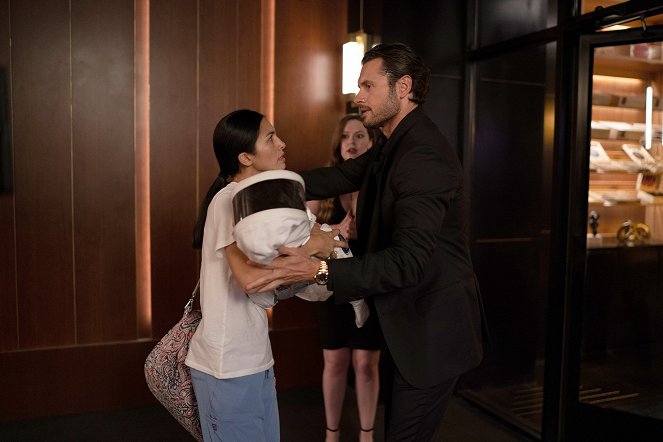 The Cleaning Lady - The Lion's Den - Photos - Elodie Yung, Adan Canto