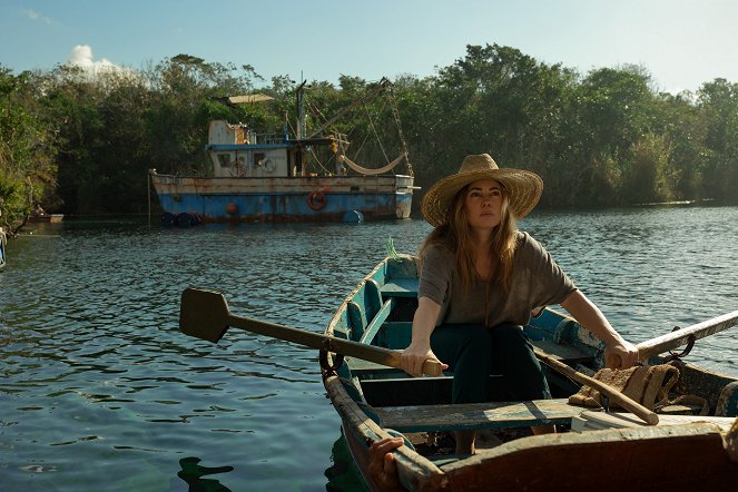 The Mosquito Coast - Season 2 - Talk About the Weather - Photos - Melissa George