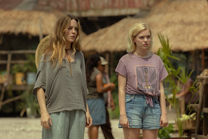 The Mosquito Coast - Positive, Front-Facing Optics - De la película - Melissa George, Logan Polish