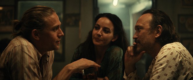 Shantaram - Grzeszna zbrodnia - Z filmu - Charlie Hunnam, Antonia Desplat, Vincent Perez