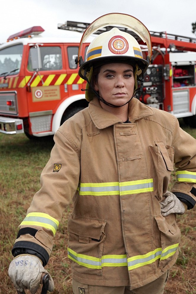 Brokenwood titkai - Négy tűzeset és egy temetés - Promóció fotók