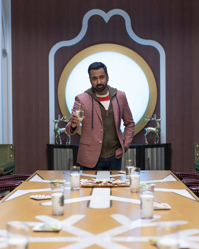 The Santa Clauses - Chapter Four: The Shoes Off the Bed Clause - Photos - Kal Penn