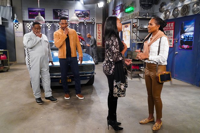 The Neighborhood - Season 4 - Welcome to the Man Code - Photos