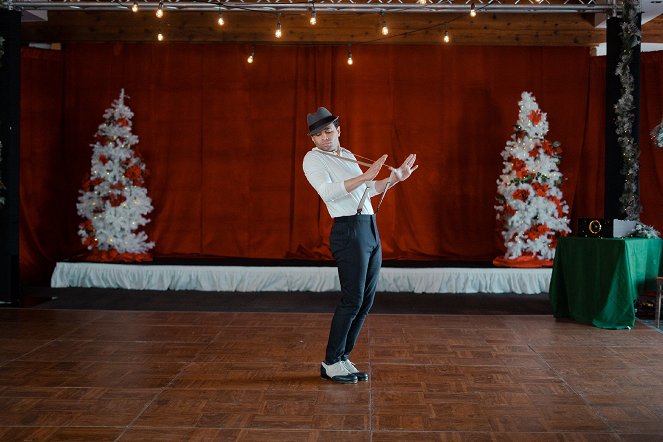 A Christmas Dance Reunion - Film - Corbin Bleu
